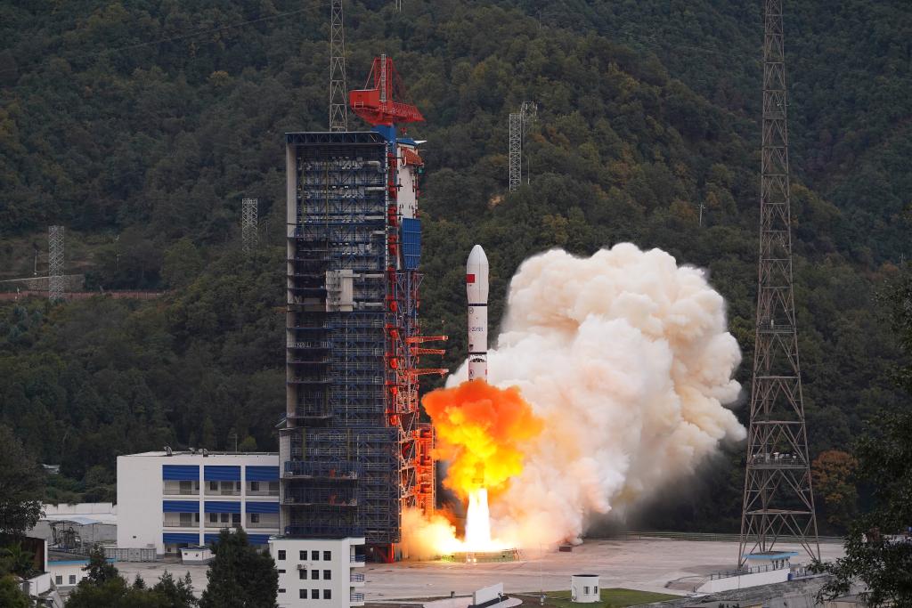 NG体育平台：长二丁火箭携手远征三号上面级发射成功